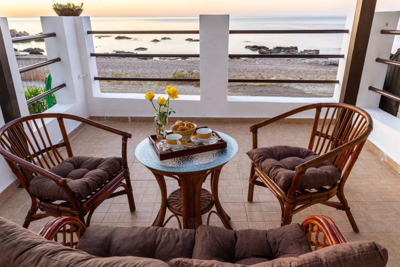 Tsampika's Beachfront House in Stegna Archangelos  Buitenkant foto
