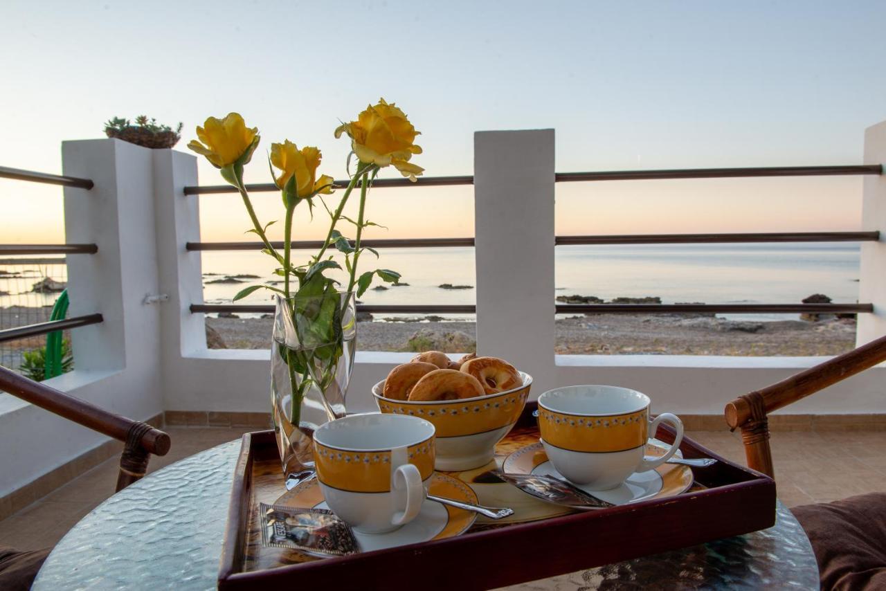 Tsampika's Beachfront House in Stegna Archangelos  Buitenkant foto