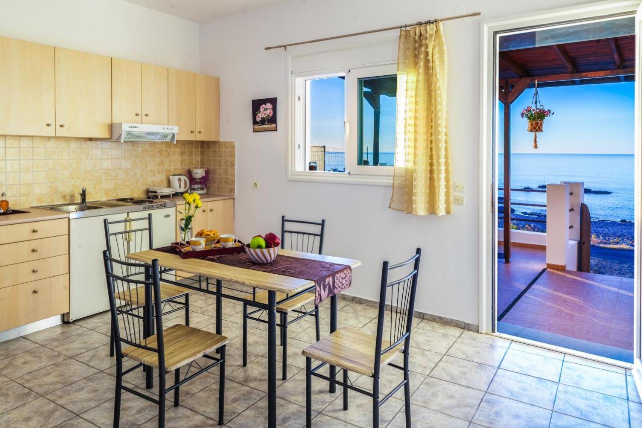 Tsampika's Beachfront House in Stegna Archangelos  Buitenkant foto